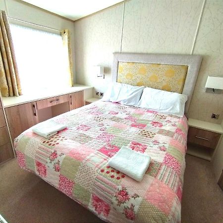 Sand Le Mere Holiday Village Caravan Hire Tunstall  外观 照片