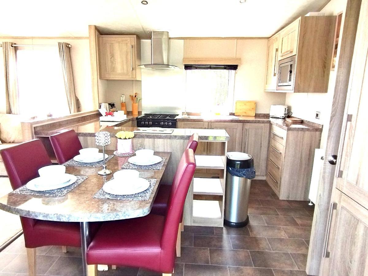 Sand Le Mere Holiday Village Caravan Hire Tunstall  外观 照片